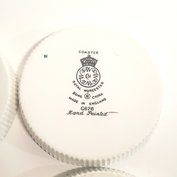 ROYAL WORCESTER Set of Six Bone China Decorative Coasters with Medallion Pattern - Picture 9 of 10